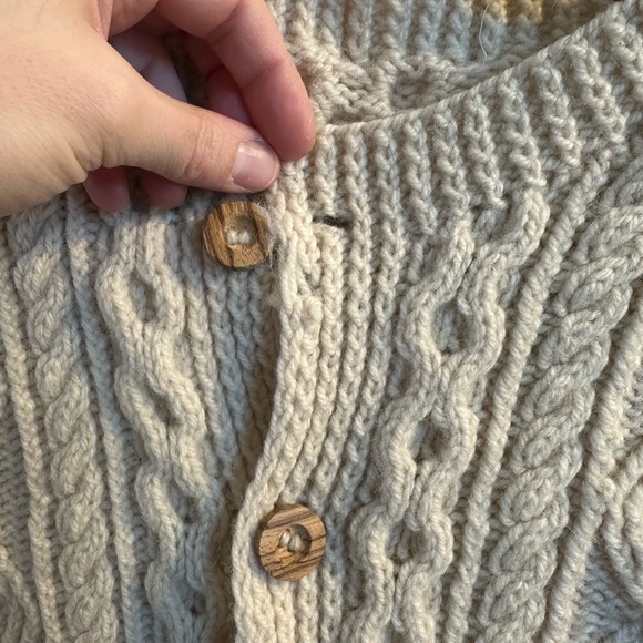 Wool Cream Cable Knit Cardigan with wood buttons - Picture 4 of 7